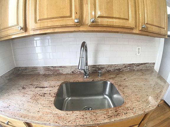 4th image of 21-32 Crescent St #5B