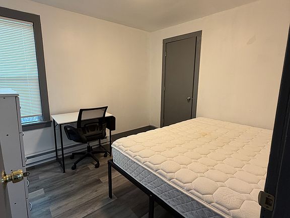 3rd image of 51 Walnut St
