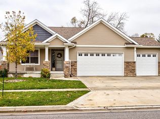 414 Sunflower Dr, Ames, IA 50014