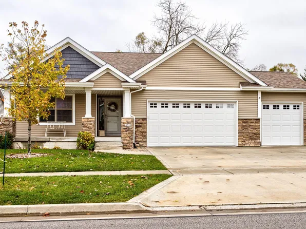 414 Sunflower Dr, Ames, IA 50014