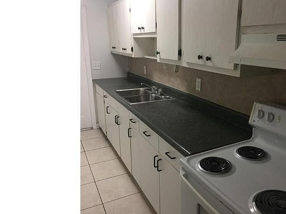 3rd image of 325 NW 15th St APT 8