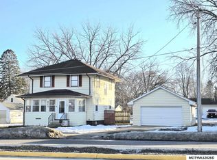 913 4th St SW, Mason City, IA 50401
