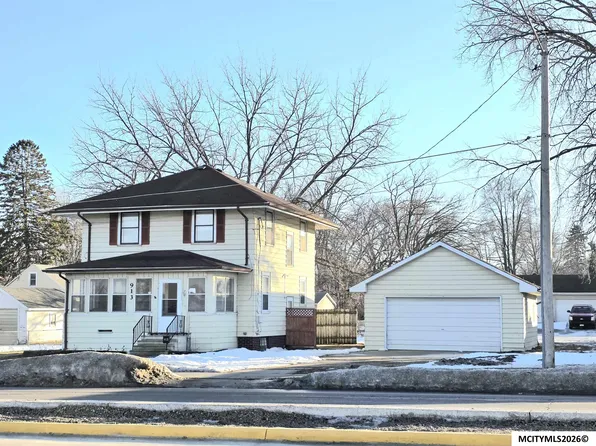 913 4th St SW, Mason City, IA 50401