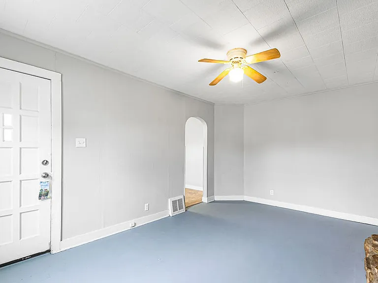 3117 Charles St — Photo 4