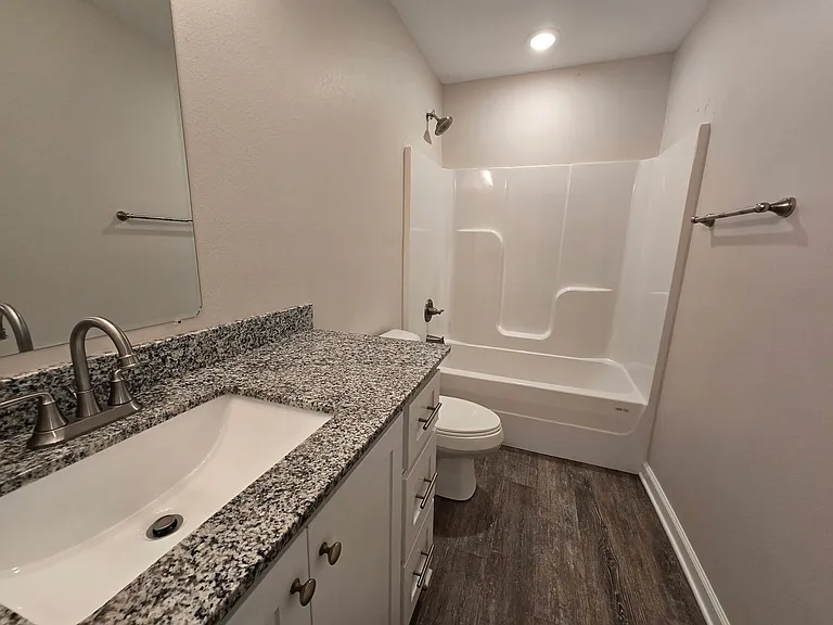 1221 Cherry Ln — Photo 5