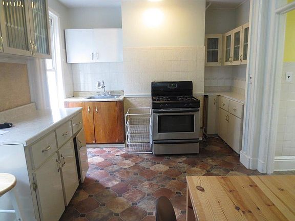 2nd image of 361 14th St #2