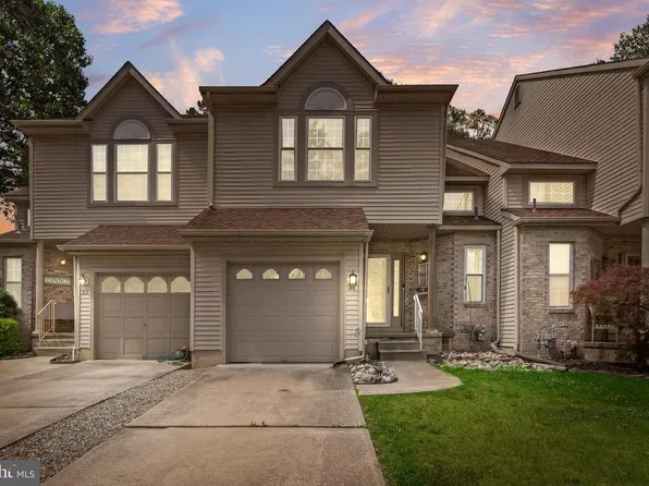 31 Smokey Run Dr, Berlin, NJ 08009