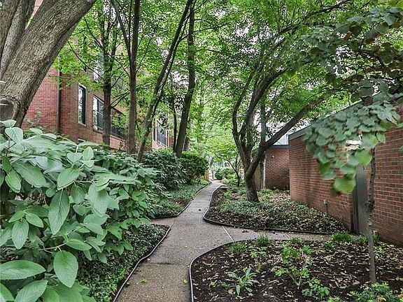 2nd image of 4570 Laclede Ave APT 305