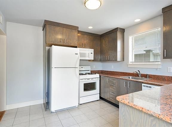 3rd image of 302 Arabella St