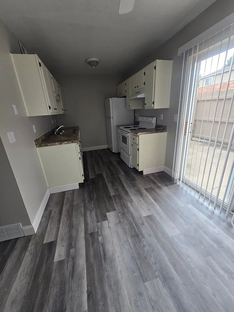 3219 Town and Country Apartments — Photo 4