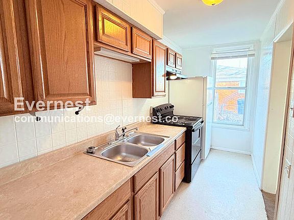 2nd image of 1547 Airline Ave Unit 1