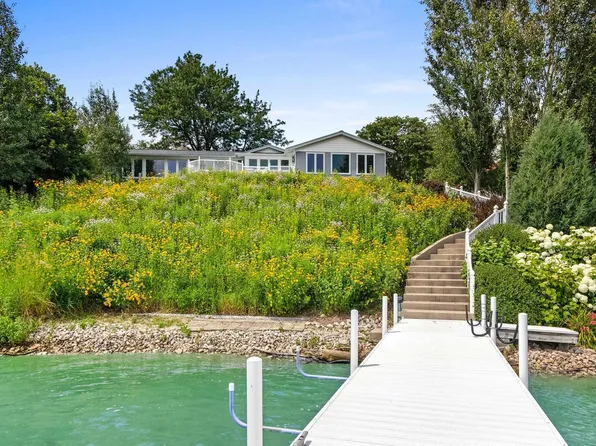 2057 Lost Dauphin Rd, De Pere, WI 54115