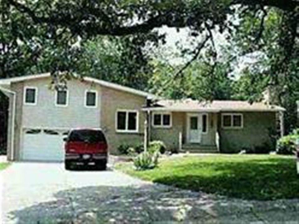 2nd image of 24 Woodley Rd