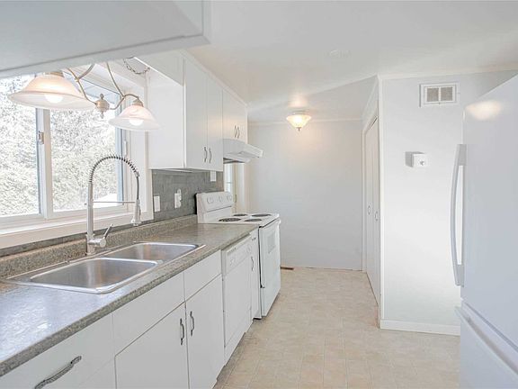 5th image of 138 Victoria Dr