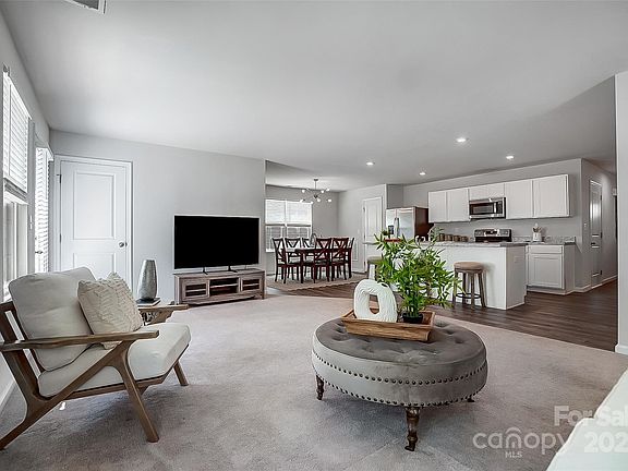 4th image of 4112 Bowline Dr