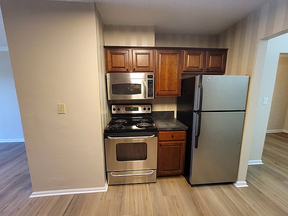 Kitchen side 2