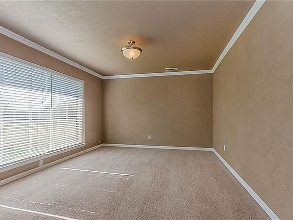 3rd image of 1907 Bonanza Dr