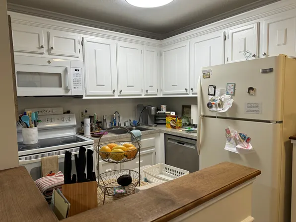 79 Balance Rock Rd APT 10, Seymour, CT 06483