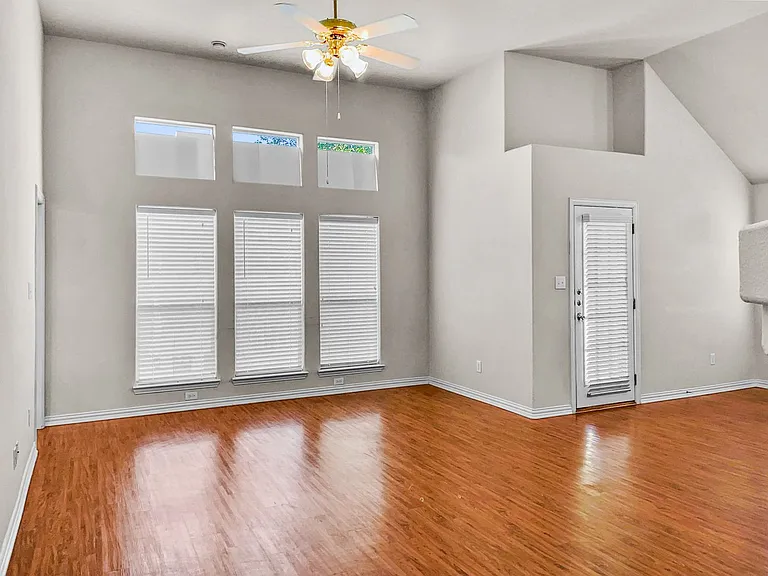 6220 Reddenson Dr — Photo 7