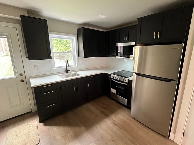 72 Howard Ave — Photo 2