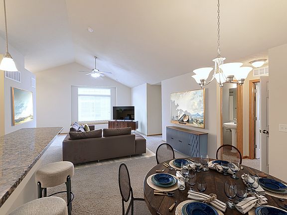 5th image of 673 Carlton Dr