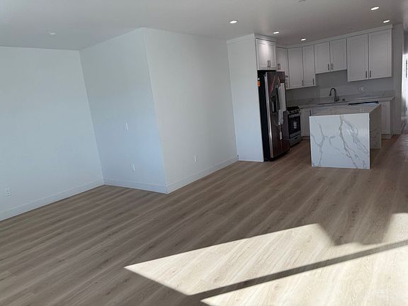 3rd image of 9945 Lull St