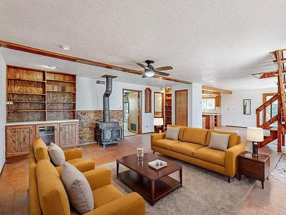 4th image of 11 Gores Ln