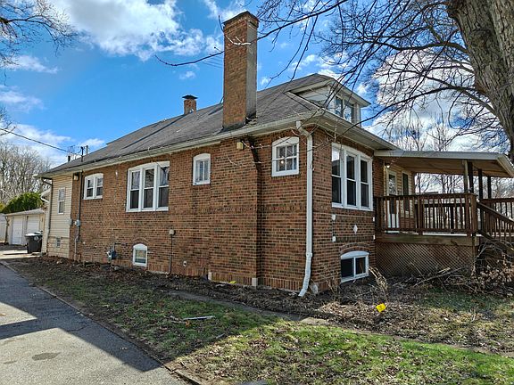 2nd image of 3839 Roche St