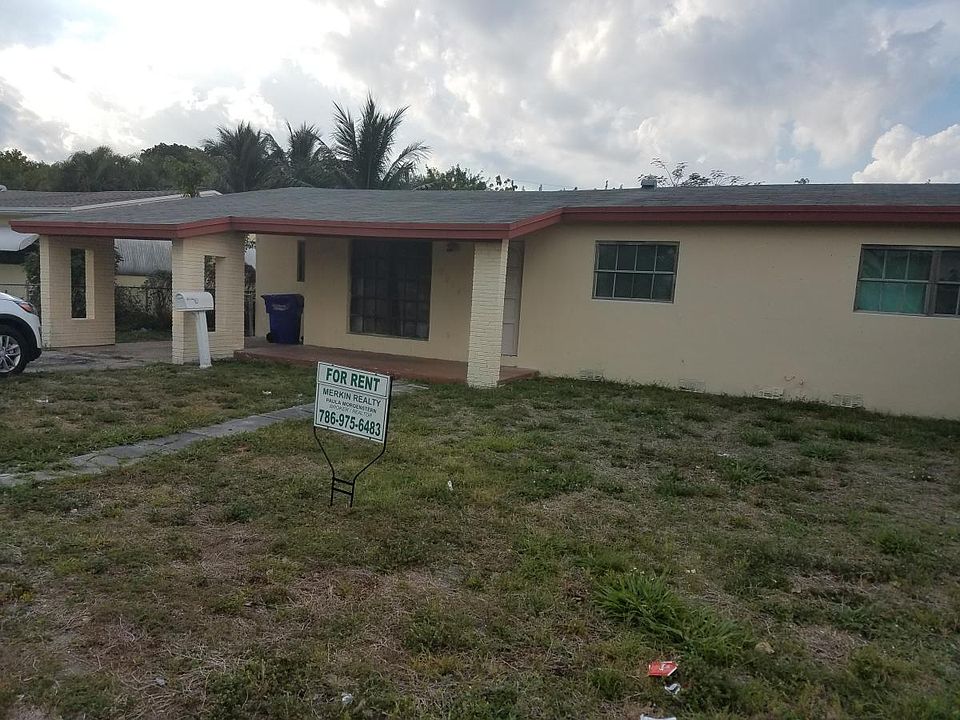 2nd image of 2519 Plunkett St