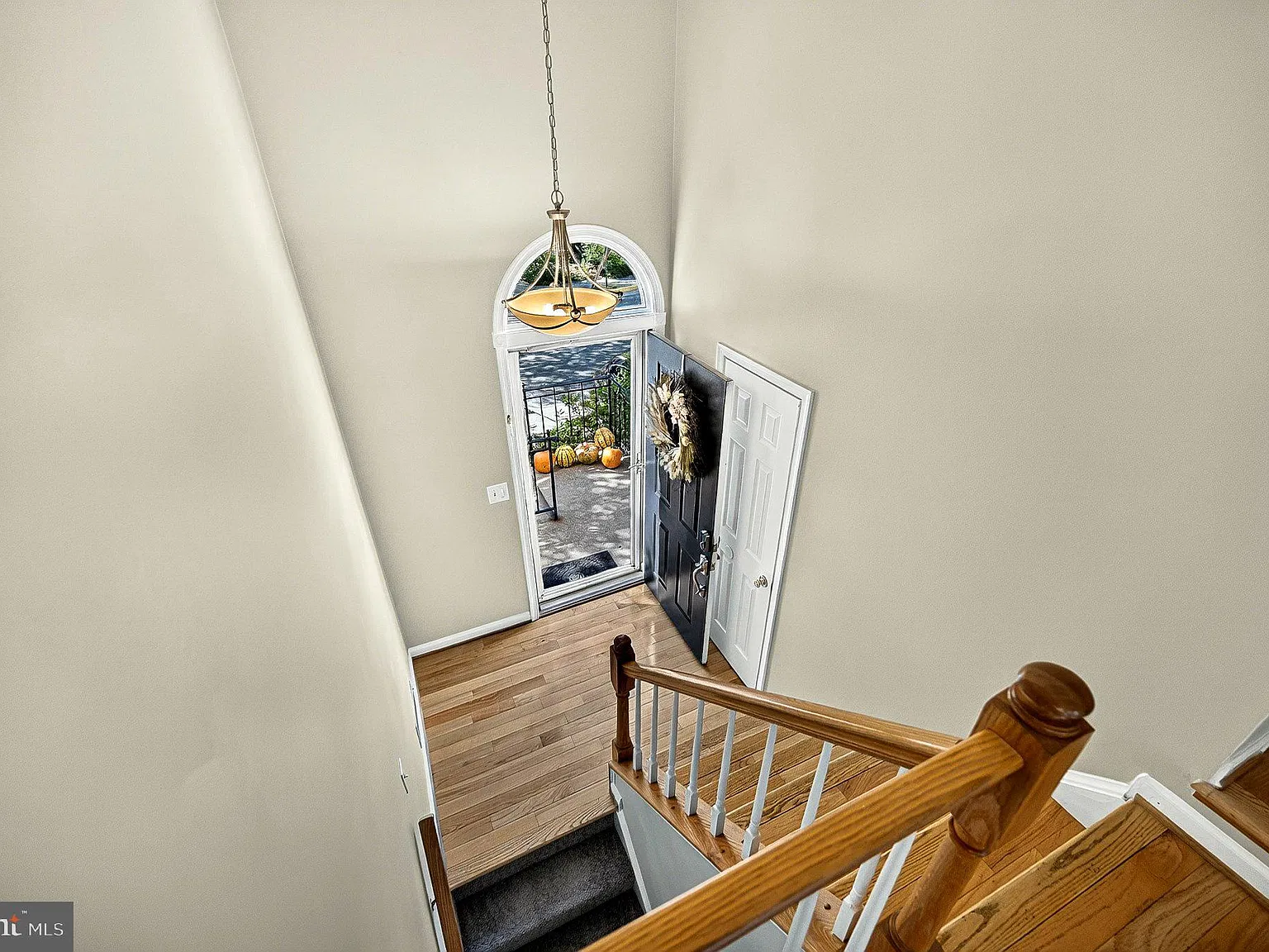 3 bed, 3.5 bath, 2100 sqft, $3,500 — Photo 4