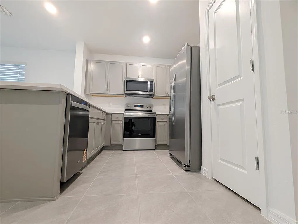3 bed, 2.5 bath, 1488 sqft, $2,390 — Photo 4