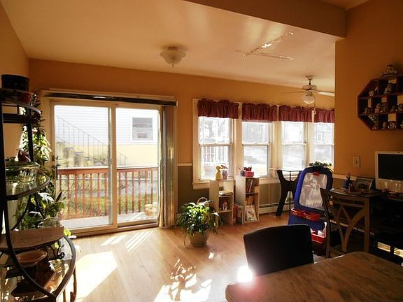 3rd image of 52 N Goodwin Ave