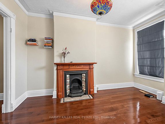 4th image of 258 Harbord St