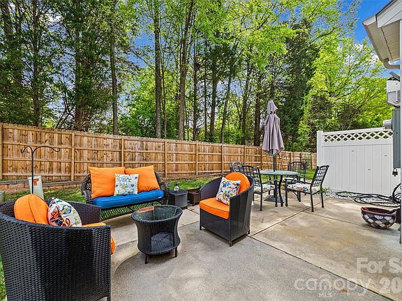 2nd image of 2086 Shady Pond Dr