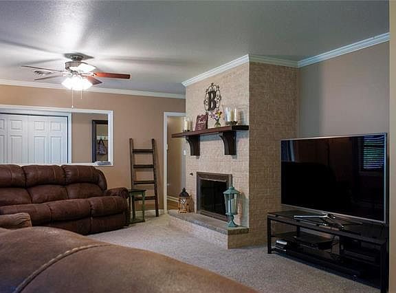 2nd image of 21 N Carriage Dr