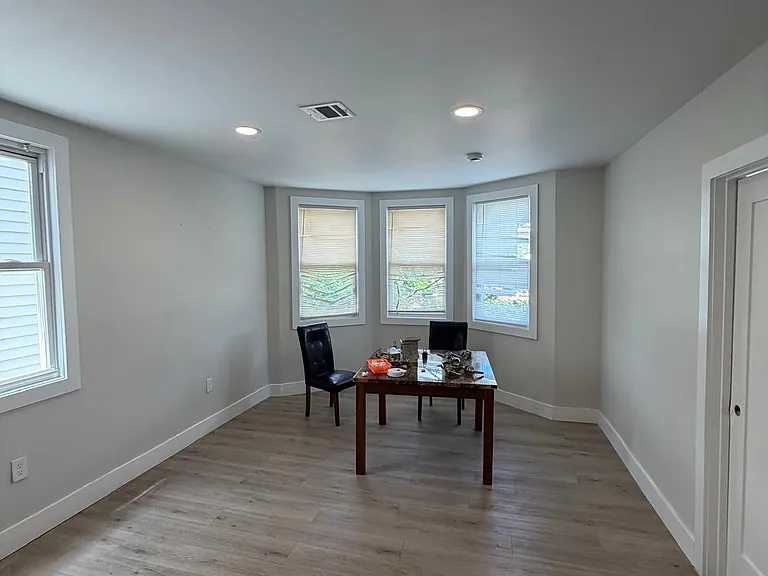 318 W Runyon St #3F — Photo 2