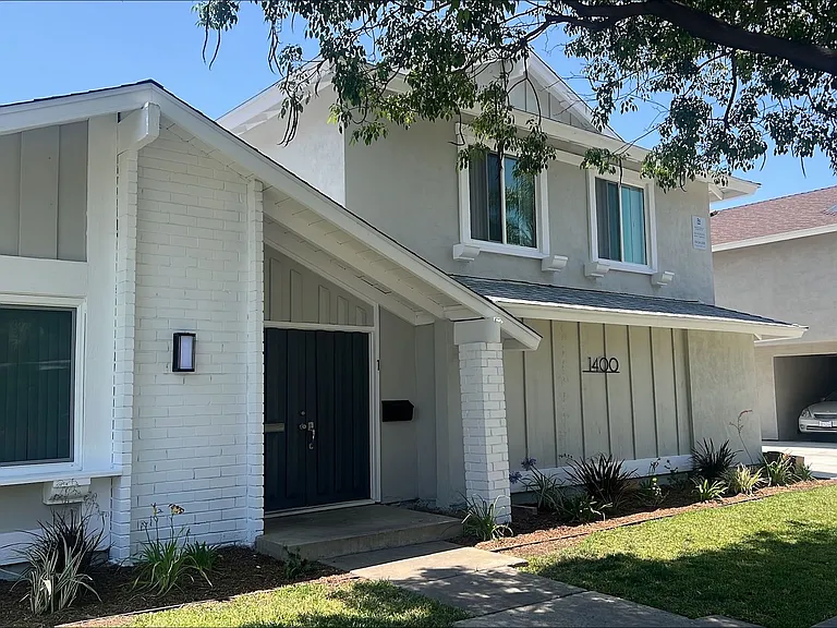 Upstairs 2 Bed 1 Bath in La Habra, Fully Renovated! 1 Car Garage Included! — Photo 2
