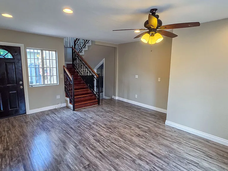 4735 Myrtle St — Photo 11