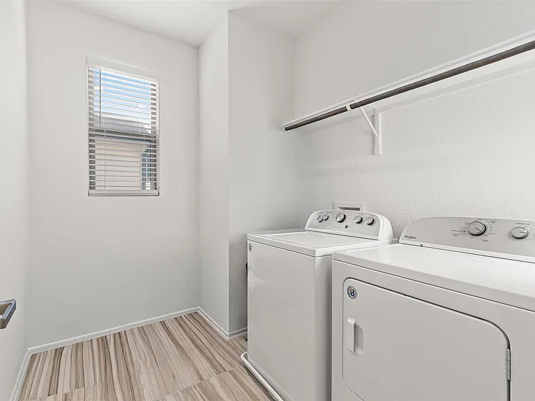 9107 Moonstone Dr — Photo 17