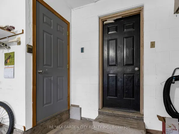 159 Valera Dr, Hamilton, ON L8E 4T1
