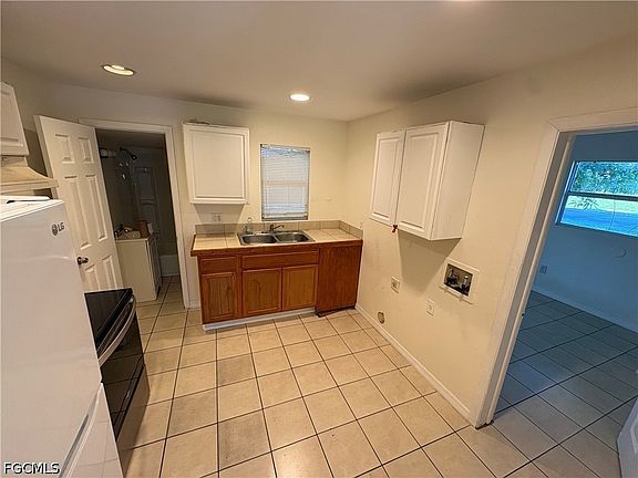 4th image of 2247 Henderson Ave