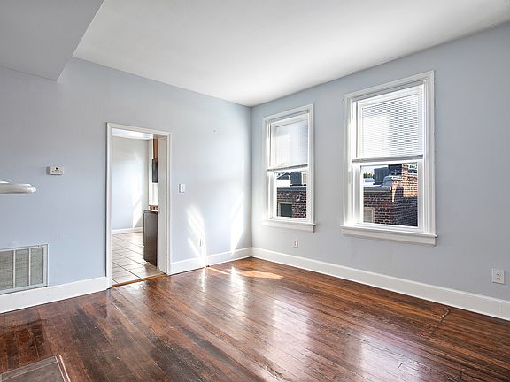 3rd image of 106 W Clay St #2