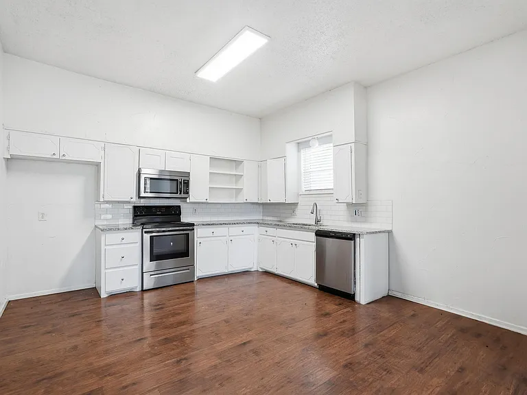 900 W Morgan St — Photo 4
