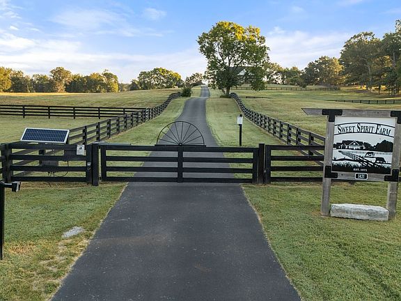 2nd image of 1421 Lawrence Ln