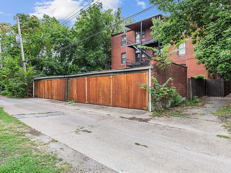 1722 Waverly Pl — Photo 9