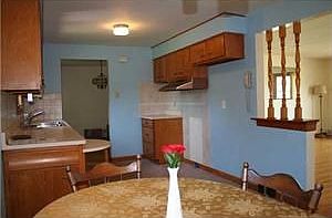 5th image of 68 Charlescrest Ct