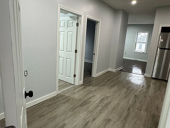4th image of 31 Ayr St #1