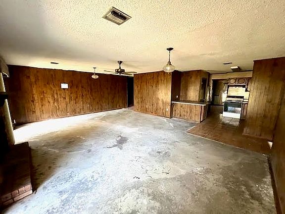 3rd image of 203 Cedar Tree Dr