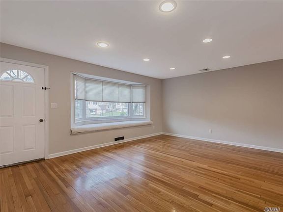 2nd image of 2 Hill Ln