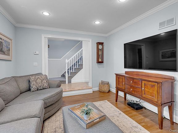 5th image of 25 Arrowwood Lane